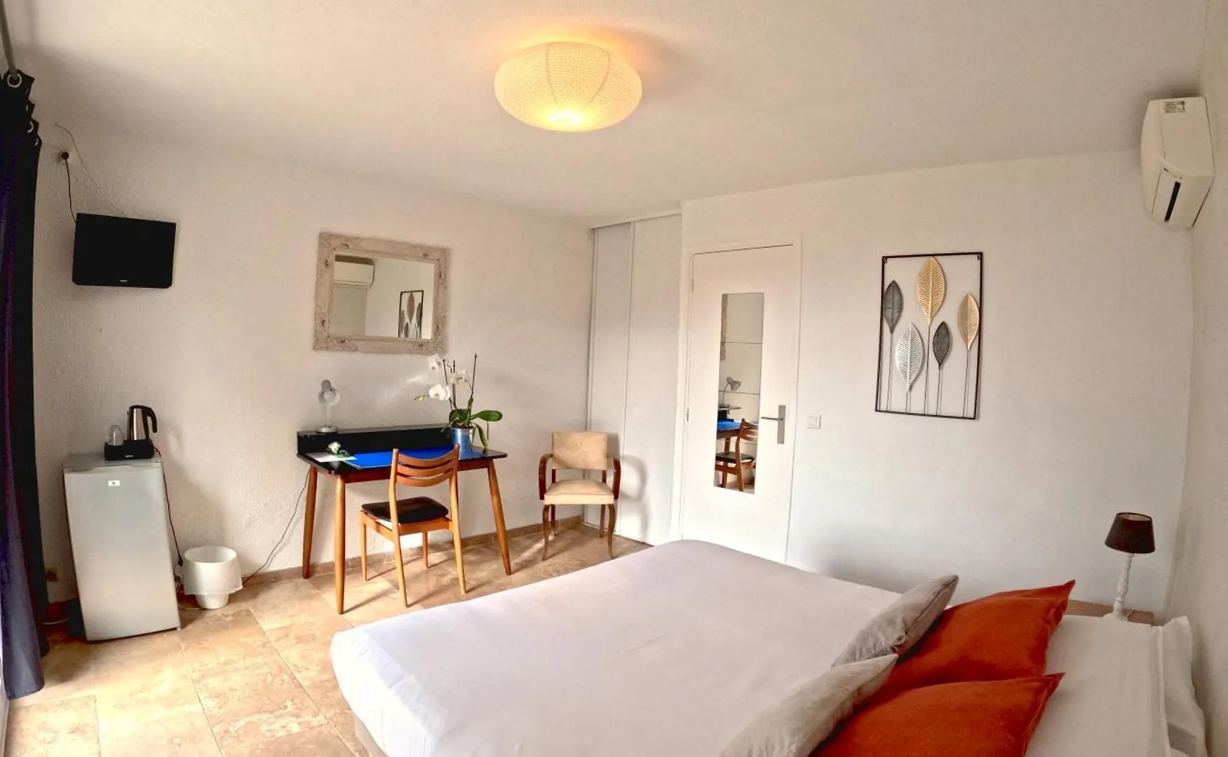 Azur Hotel Le Lavandou 3*,